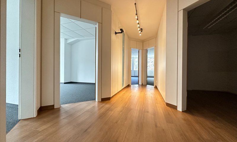 Büro mit Balkon am Rudolfplatz zu vermieten