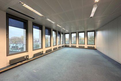 großes Eckbüro