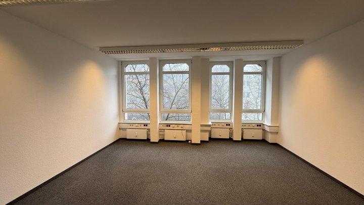 Attraktives Büro am beliebten Friesenplatz