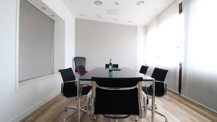 Gekühltes Büro mit guter Autobahnanbindung und optimaler ÖPNV
