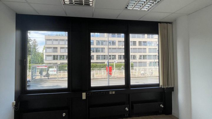 Gekühltes Büro mit guter Autobahnanbindung und optimaler ÖPNV