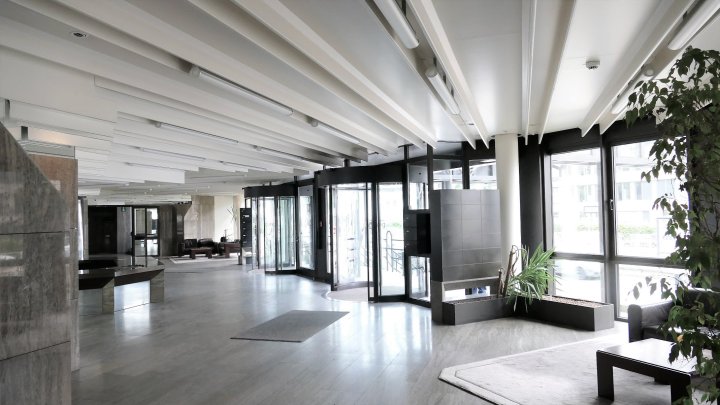 Gekühltes Büro mit guter Autobahnanbindung und optimaler ÖPNV