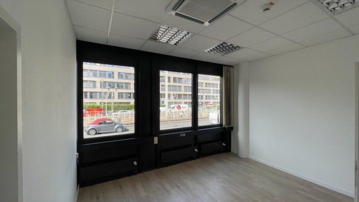 Gekühltes Büro mit guter Autobahnanbindung und optimaler ÖPNV
