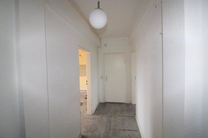 Flur mit Eingangstür