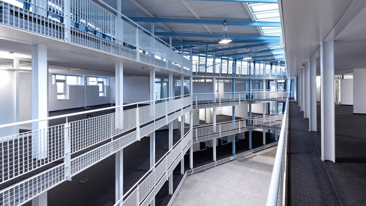 Ausgefallenes Low Energy Bürohaus in Ossendorf