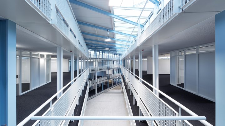 Ausgefallenes Low Energy Bürohaus in Ossendorf