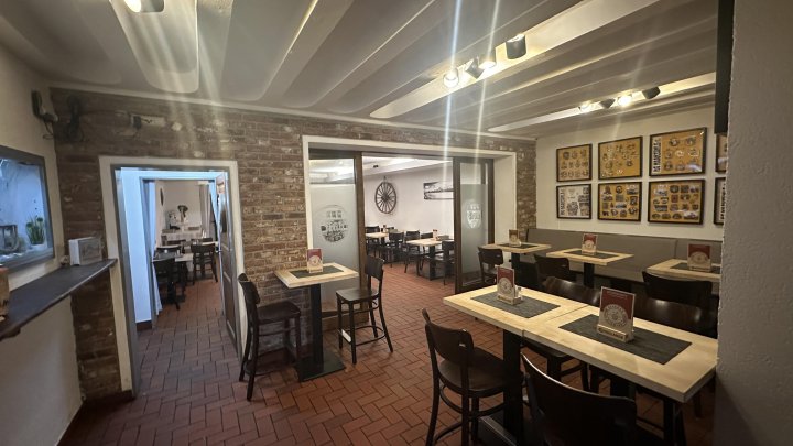 Uriges Restaurant am Wupperplatz mit Außenterrasse