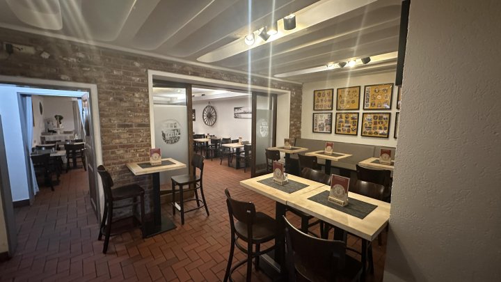 Uriges Restaurant am Wupperplatz mit Außenterrasse