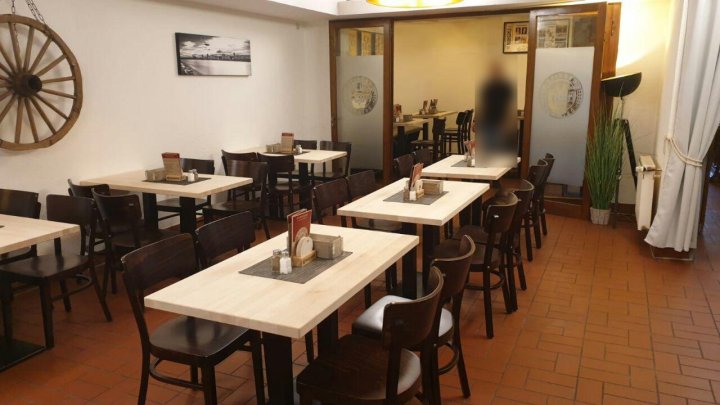 Uriges Restaurant am Wupperplatz mit Außenterrasse