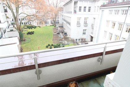 Austritt mit Blick in Innenhof