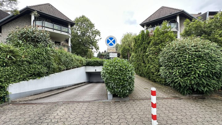 Dachgeschosswohnung mit Galeriegeschoss und großem Balkon in Müngersdorf