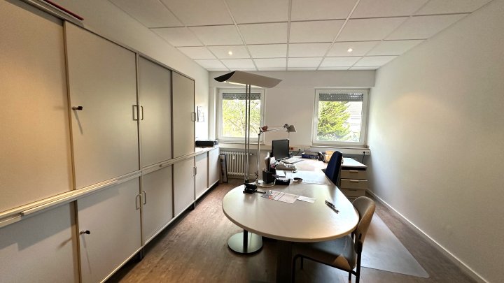 Klassisches Büro mit guter Ausstattung in Köln Weidenpesch!