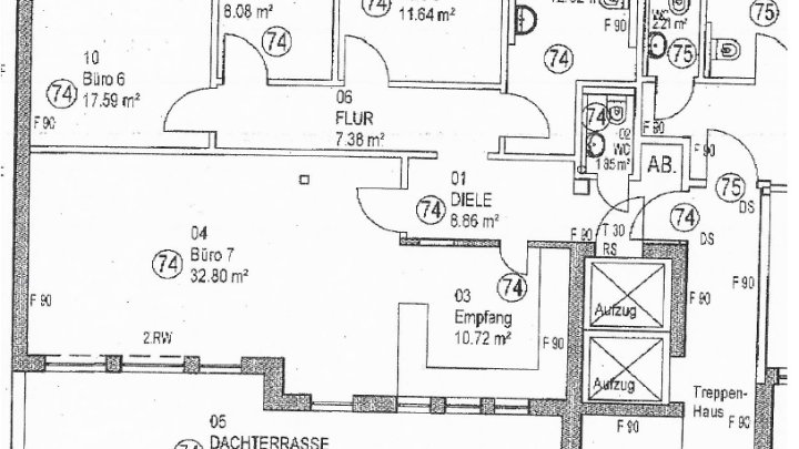 Büro mit guter Ausstattung und Terrasse