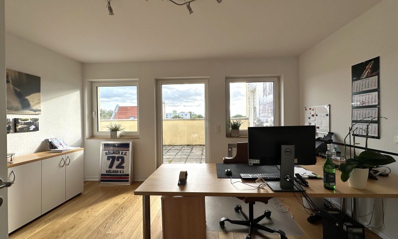 Büro mit guter Ausstattung und Terrasse
