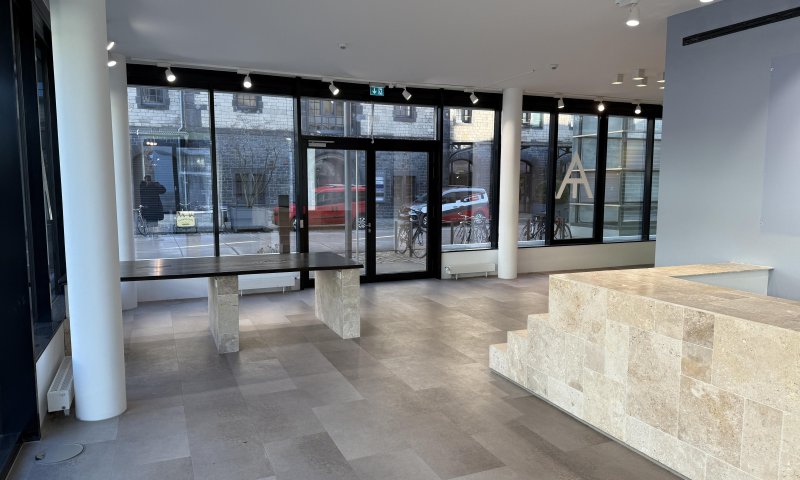 Moderner Eckladen im Rheinauhafen zu vermieten