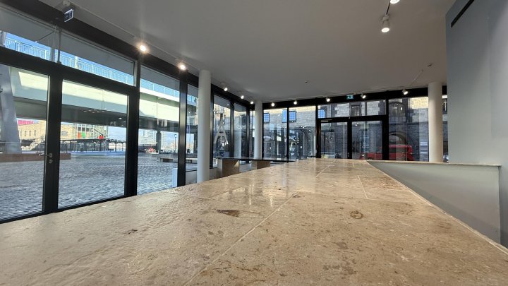 Moderner Eckladen im Rheinauhafen zu vermieten