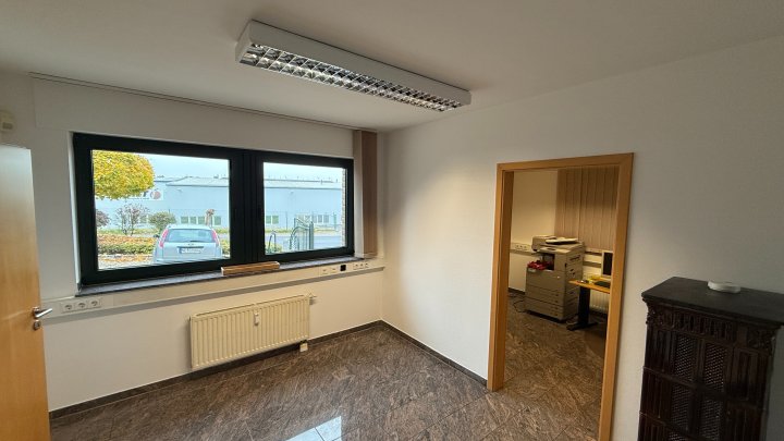 Büro- und Hallenfläche mit gehobener Ausstattung