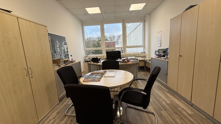 Büro mit guter Ausstattung in Köln-Ossendorf! Kurzfristig verfügbar!