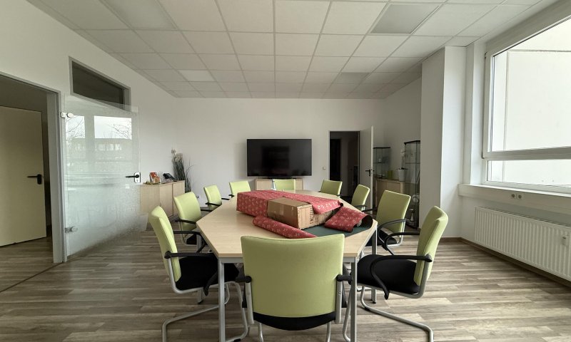 Büro mit guter Ausstattung in Köln-Ossendorf! Kurzfristig verfügbar!