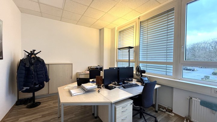 Büro mit guter Ausstattung in Köln-Ossendorf! Kurzfristig verfügbar!