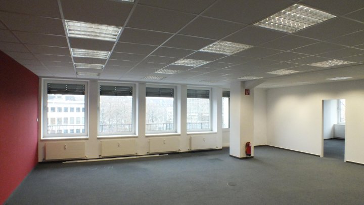 Büro mit Balkon am Rudolfplatz zu vermieten