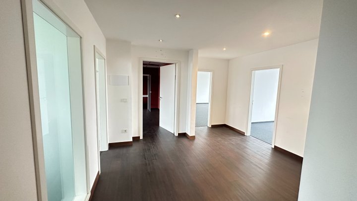 Büro mit Balkon am Rudolfplatz zu vermieten