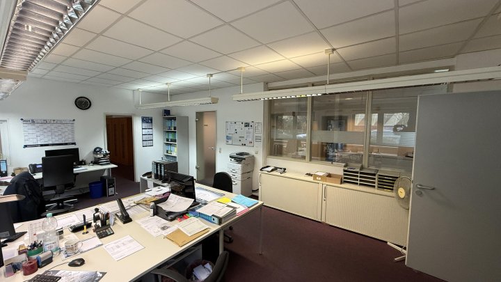 gepflegte Büro-/Hallenkombi für Solitärmieter in Ossendorf