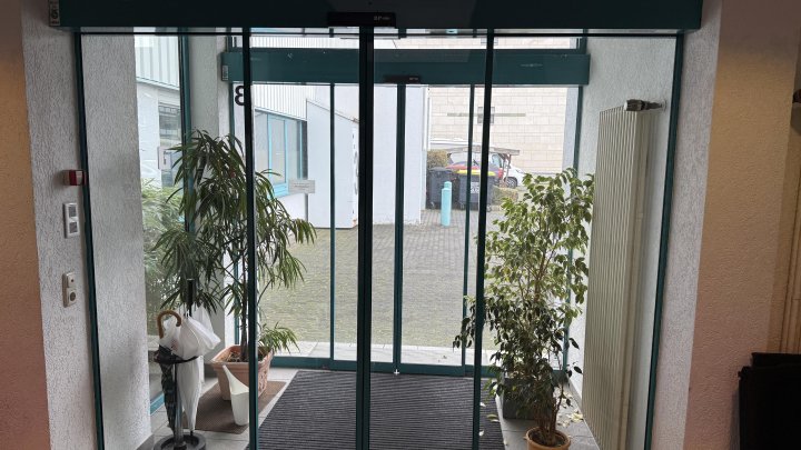gepflegte Büro-/Hallenkombi für Solitärmieter in Ossendorf
