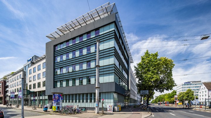 Repräsentatives Bürogebäude in werbewirksamer Ecklage und Nähe zum Aachener Weiher