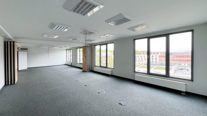 Repräsentatives Bürogebäude in werbewirksamer Ecklage und Nähe zum Aachener Weiher