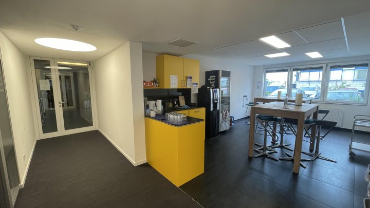 Saniertes und vollklimatisiertes Bürohaus in Westhoven