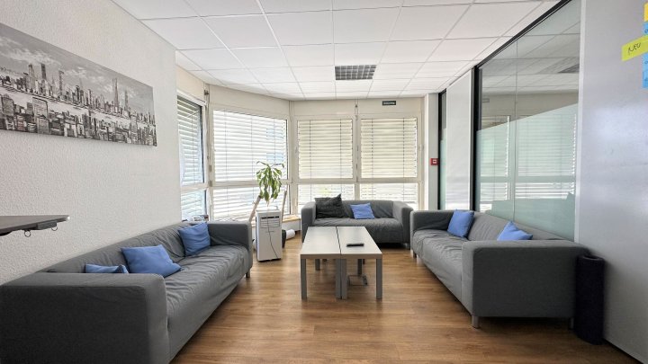 Neuer Mieter gesucht! Büro Nahe der Bastei mit kleiner Terrasse!