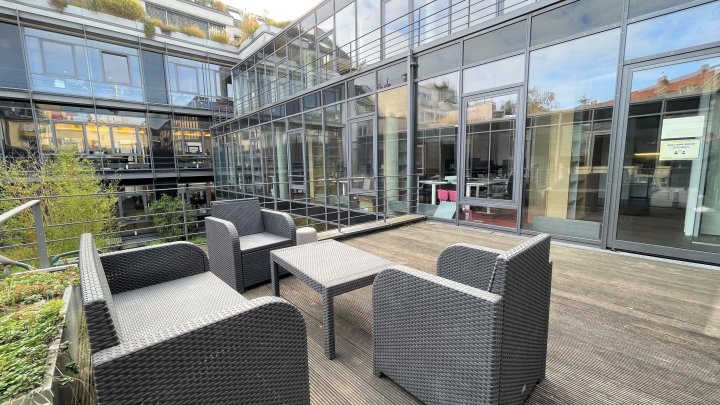 Alleinauftrag! Loftbüro mit Terrasse in ruhiger Lage