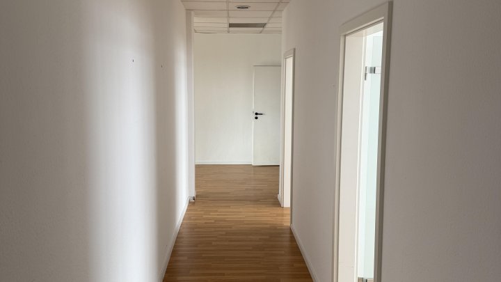 Büro, Praxis oder mehr? Top-Gewerbefläche in Volksgartennähe!