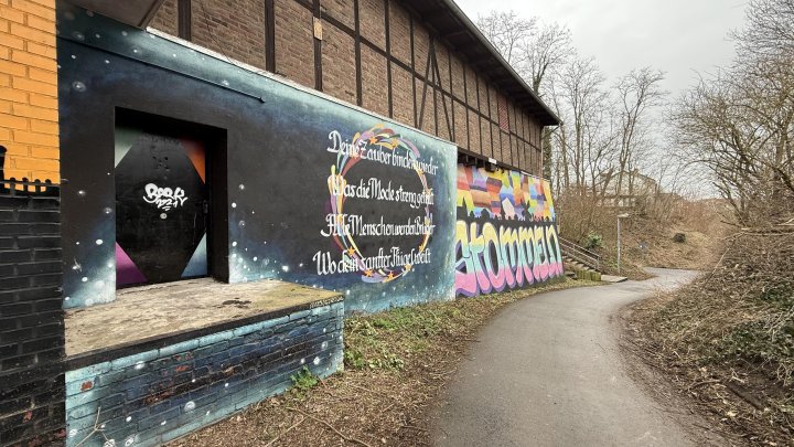 Lager mit Freifläche und Keller in Stommeln