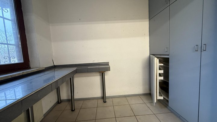 Lager mit Freifläche und Keller in Stommeln