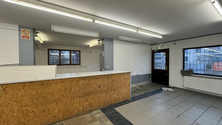 Lager mit Freifläche und Keller in Stommeln