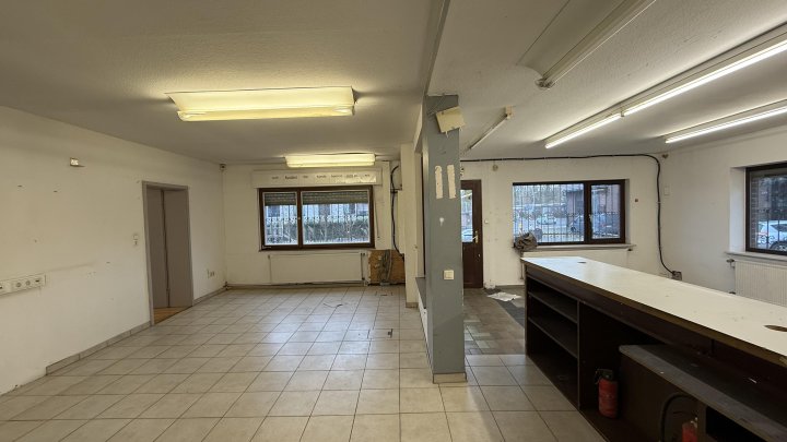 Lager mit Freifläche und Keller in Stommeln