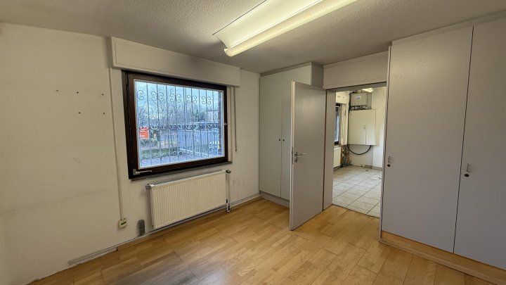 Lager mit Freifläche und Keller in Stommeln