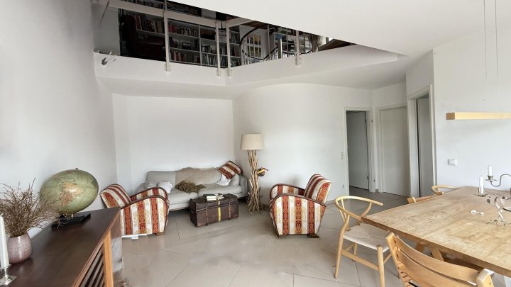 Maisonettewohnung mit Galeriegeschoss und großem Balkon in Müngersdorf