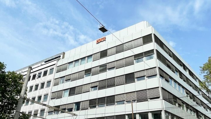 Schöner Laden mit guter Sichtbarkeit am Barbarossaplatz