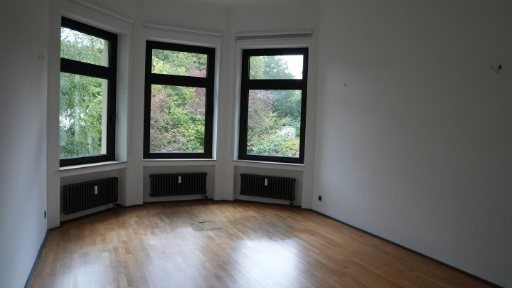 Repräsentative Bürovilla am Stadtwaldgürtel