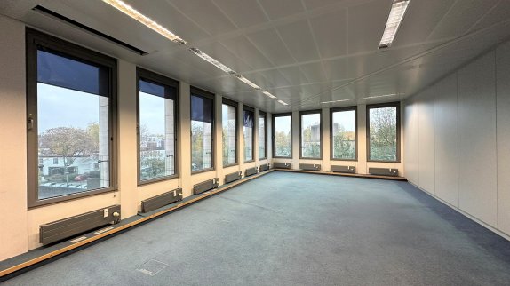großes Eckbüro