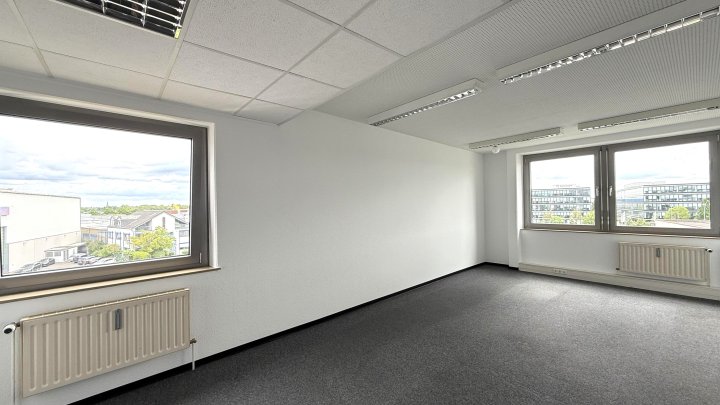 Modernes Bürogebäude am Butzweiler Hof