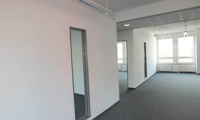 Großzügige Büroflächen am Hansaring!