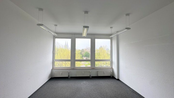 Großzügige Büroflächen am Hansaring!