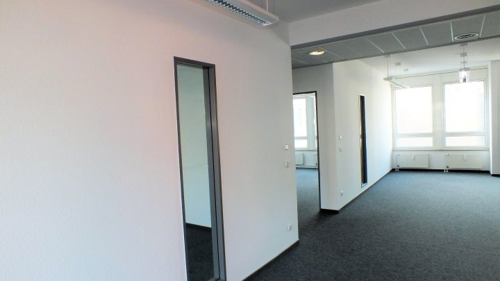 Großzügige Büroflächen am Hansaring!