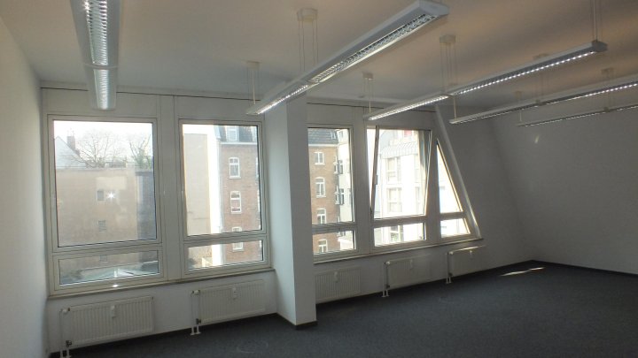 Großzügige Büroflächen am Hansaring!