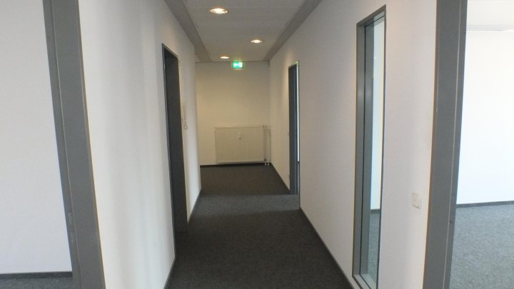 Großzügige Büroflächen am Hansaring!