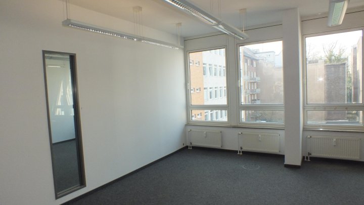 Großzügige Büroflächen am Hansaring!
